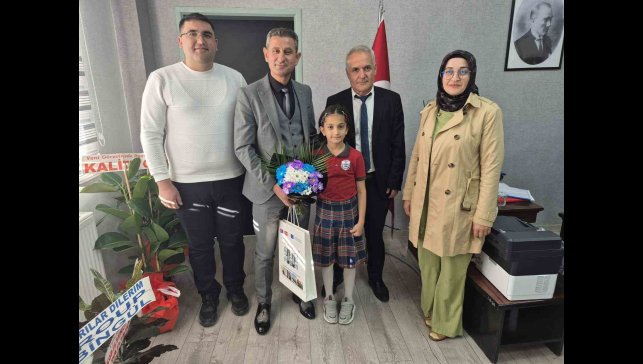 50 metre serbest yüzmede Türkiye rekoru kıran öğrenci ödüllendirildi