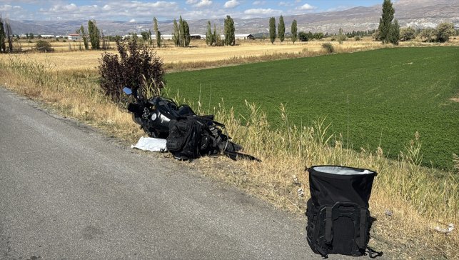 Erzincan'da bariyere çarpan motosikletteki sürücü öldü