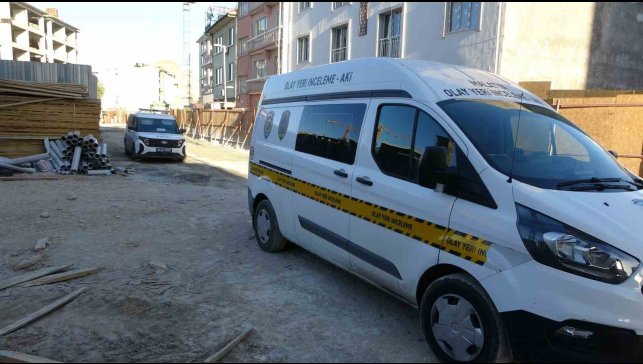 İnşaatta asansör boşluğuna düşen işçi yaralandı