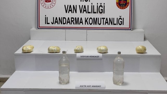 Van'da asetik asit anhidrit ve sodyum hidroksit ele geçirildi