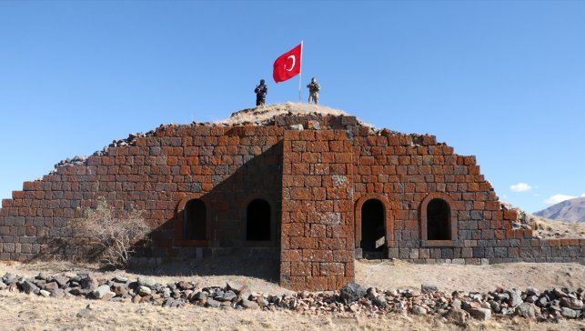 Erzurum polisi atalarının izinde tabyalarda nöbette