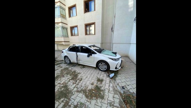 Aracın içinde çakmak gazı tüpü patladı: 1 çocuk yaralı