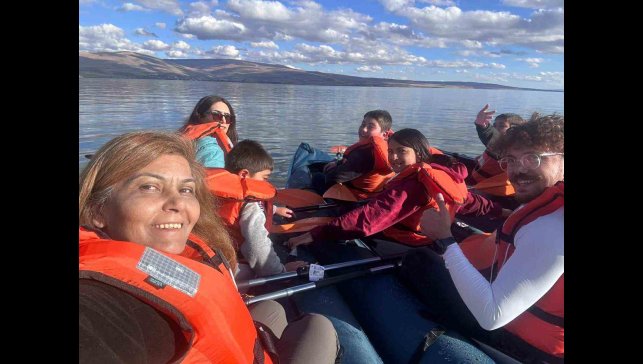 Çocuklar Çıldır Gölü'nde kanoyla tanıştı