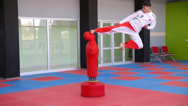 Avrupa şampiyonu Vanlı sporcu, Dünya Kick Boks Şampiyonası'nda da altın madalya istiyor