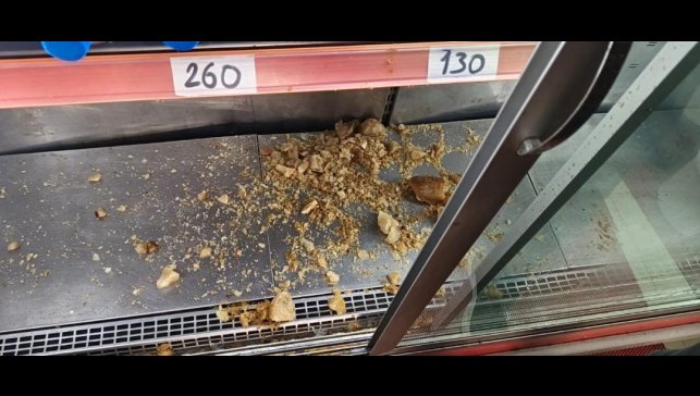 Erzurum'da iş yerinde korkutan anlar, Dolapta donan şişe patladı