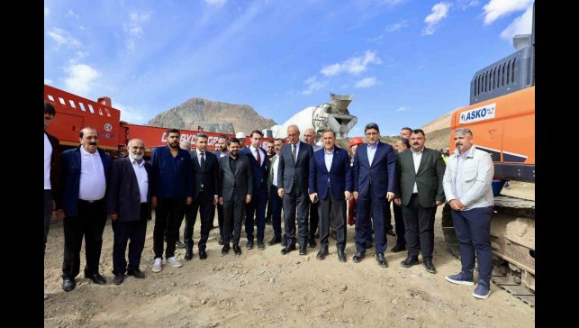 Vali Usta, AFAD konutlarını inceledi