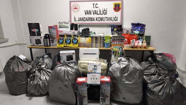 Van'da gümrük kaçağı malzemeler ele geçirildi