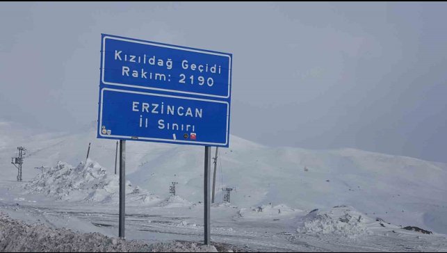 Erzincan'ın yüksek kesimlerinde kar yağışı etkili oldu