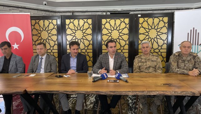 Bitlis Valisi Karakaya, gazetecilerle bir araya geldi