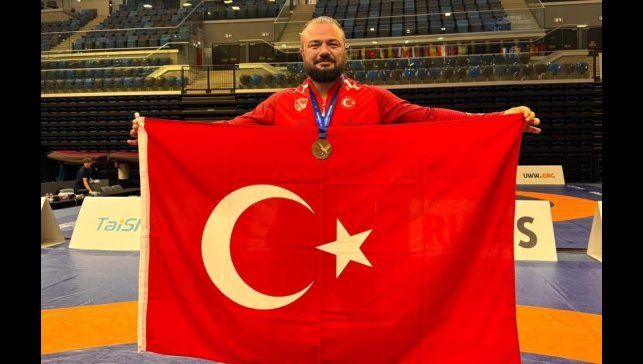 Milli güreşçi Sarıçiçek dünya üçüncüsü oldu