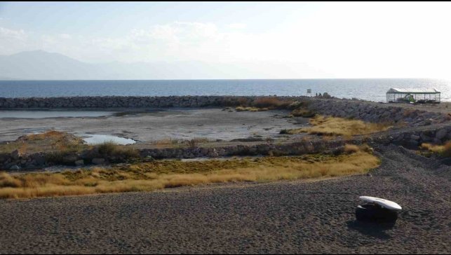 Van Gölü alarm veriyor: 3 kilometreye ulaşan çekilme gölün şeklini değiştirdi