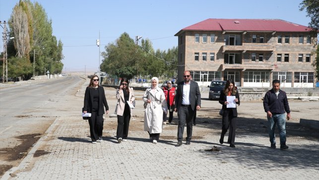 Muş'ta oluşturulan ekip okula devam etmeyen kız çocukları için seferber oldu