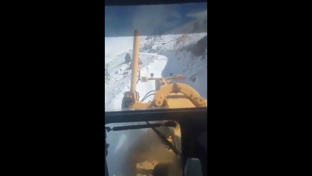 Bingöl'de mevsiminin ilk karı yağdı: Ekipler hemen harekete geçti