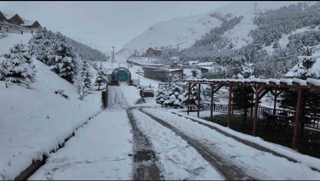 Palandöken beyaz gelinliğini giydi