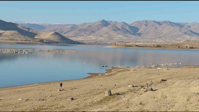 Erciş'teki barajları kuraklık vurdu: Su seviyesi kritik seviyelere düştü