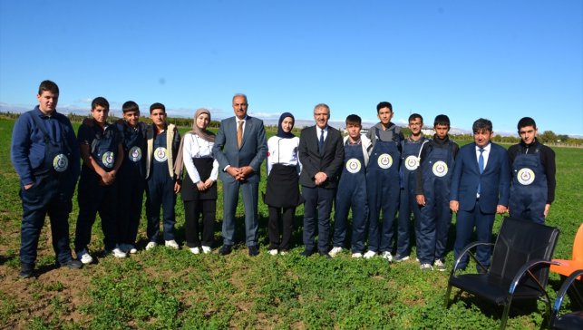 Malatya'daki tarım lisesinde mısır hasadı yapıldı