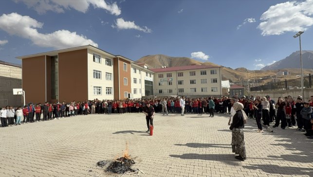 Van, Hakkari, Bitlis ve Muş'taki okullarda afetlere karşı eş zamanlı tatbikat yapıldı