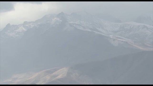 Yüksekova'ya mevsimin ilk karı düştü