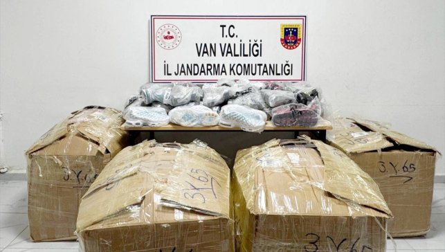 Van'da gümrük kaçağı malzemeler ele geçirildi