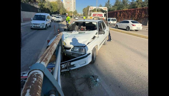 Otomobil bariyerlere saplandı: 1 yaralı