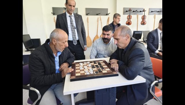 Arıcak'taki Dama Turnuvası'nda yarı final heyecanı