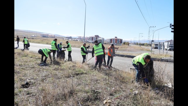 Belediye ekiplerinin temizlik seferberliği sürüyor