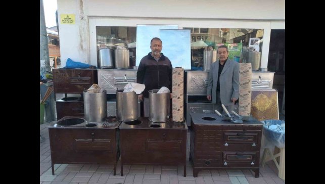 Tercan'da havalar soğudu sobalar satışa çıkarıldı
