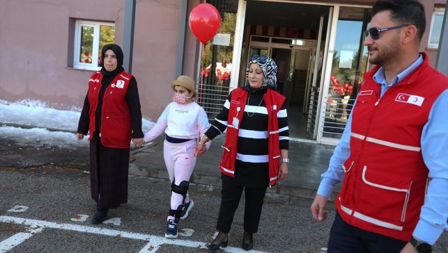 İlik kanseri Tuana'nın balon uçurma hayalini akranları ve Kızılay gönüllüleri gerçekleştirdi