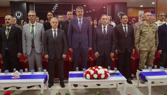 Hakkari'de "aile ve eğitim" temasıyla düzenlenen uluslararası kongre başladı