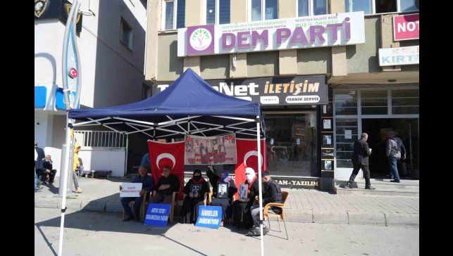 Muş'ta annelerin evlat nöbeti devam ediyor