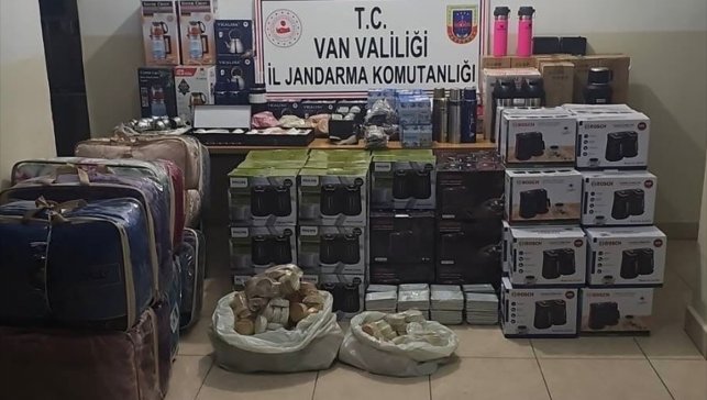 Van'da gümrük kaçağı malzemeler ele geçirildi