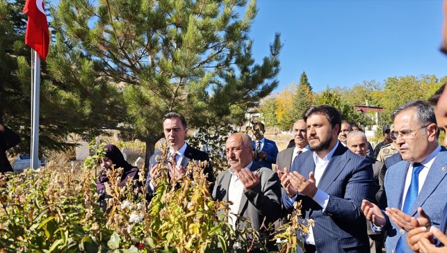 Adilcevazlı şehit Mahmut İkibeş kabri başında anıldı