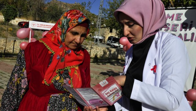 Çukurca'da meme kanseri farkındalık etkinliği düzenlendi