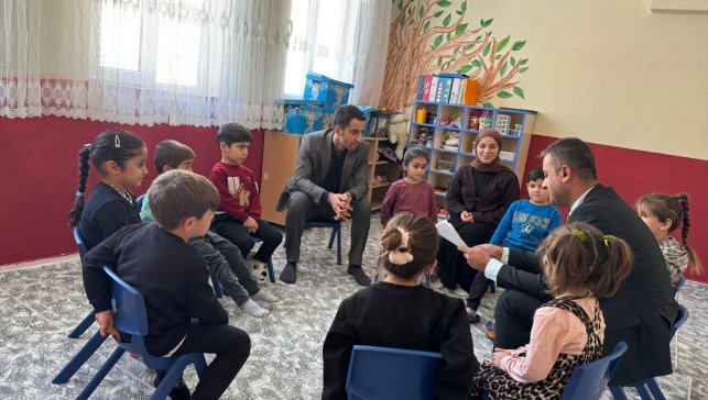 Çukurca Milli Eğitim Müdürü Taşkın okulları ziyaret etti