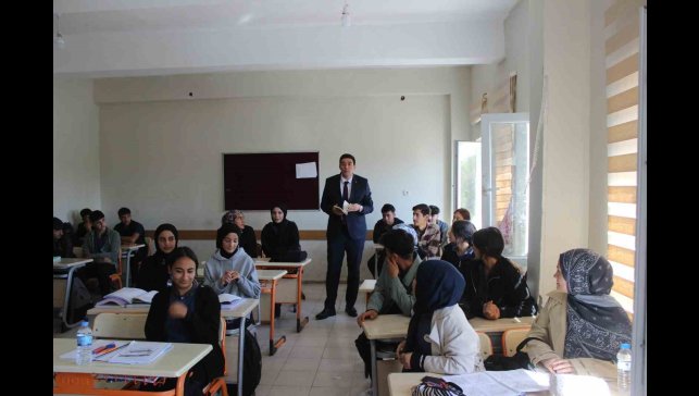 Kaymakam Erdoğan, öğrenciler ve öğretmenlerle bir araya geldi