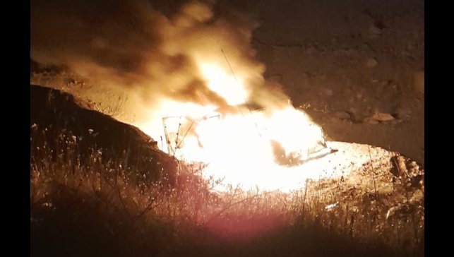 Çukurca'da alev alan araç kullanılamaz hale geldi