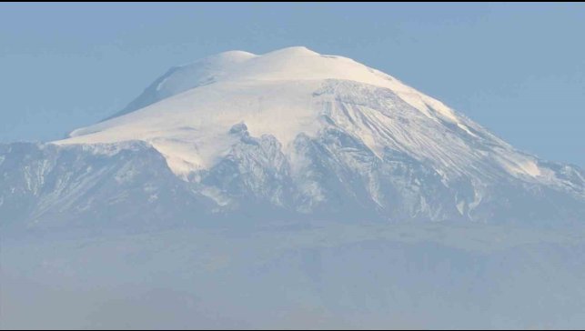 Ağrı Dağı'nda yağan karla kartpostallık görüntüler oluştu