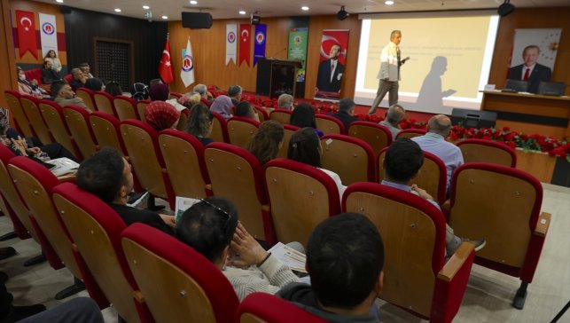 Hakkari'de "aile ve eğitim" temasıyla düzenlenen uluslararası kongre sürüyor
