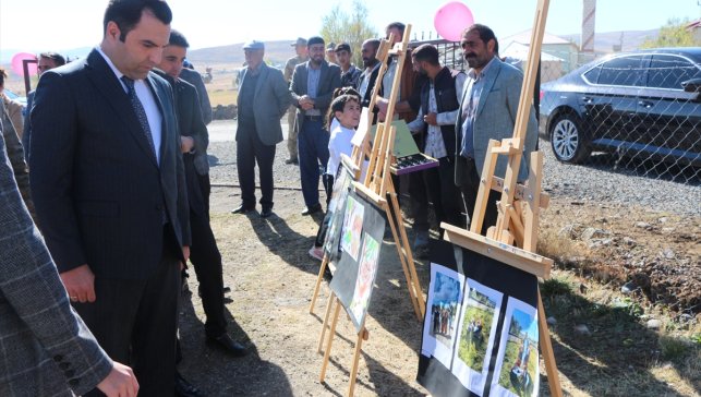 Karlıova'da ilkokul öğrencileri fotoğraf sergisi açtı