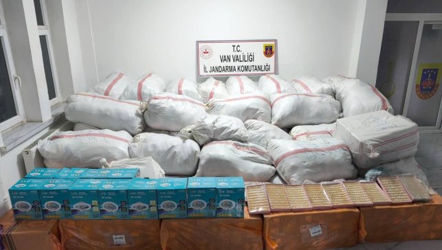 Van'da gümrük kaçağı malzemeler ele geçirildi