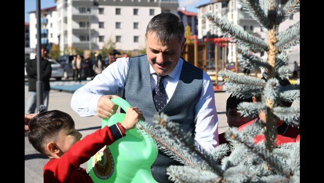 Ömer Duygun İlkokulu'nda fidan dikim etkinliği