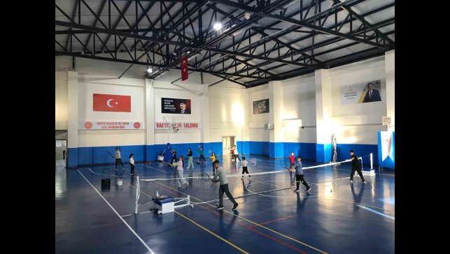 Varto'da tenis antrenmanları yoğun katılımla sürüyor