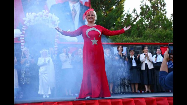 70'inden sonra podyuma çıktılar, Cumhuriyetin zerafetini yansıttılar