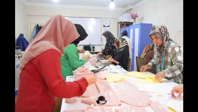 Elazığ'da kadınlardan giyim ve üretim teknolojisi kursuna yoğun ilgi
