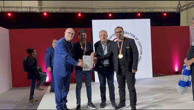 Türk kuaför İngiltere'de dünya sahnesinde