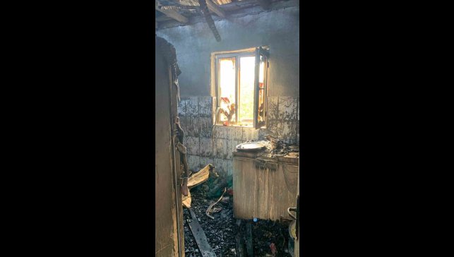 Elazığ'da bir ev yangında yanarak kül oldu