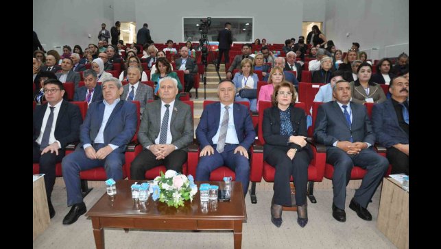 Kars'ta 'Türk Dünyası'nda Azerbaycan Türkçesi ve Edebiyatı Araştırmaları' sempozyumu