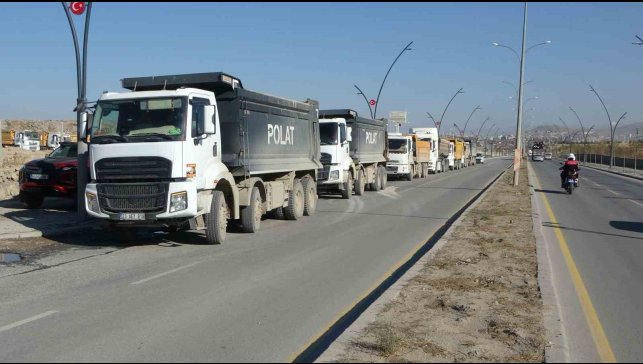 Malatya'da hafriyat kamyonu sürücülerinden ceza protestosu