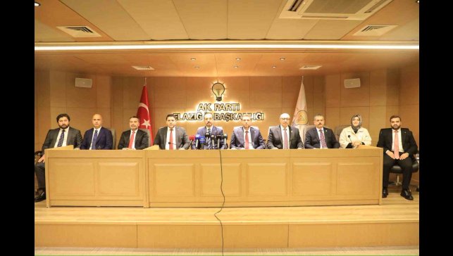 Kürşad Zorlu'dan Özgür Özel'e tepki: "Atatürk'ün milliyetçiliği Türkiye'yi şikayet etmek değil, yüceltmektir"