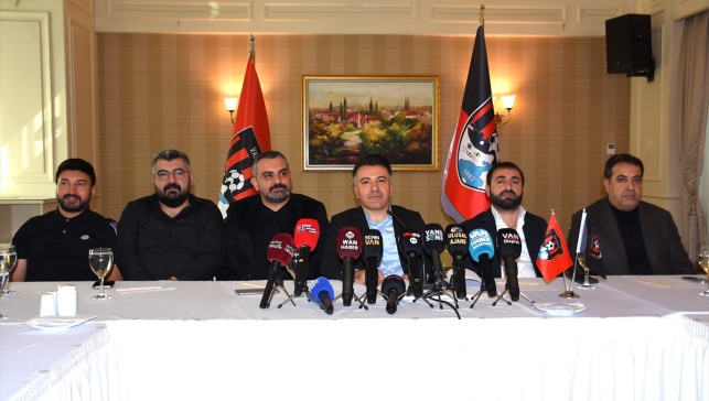 Vanspor yönetiminin hedefi takımı "ileriye" taşımak